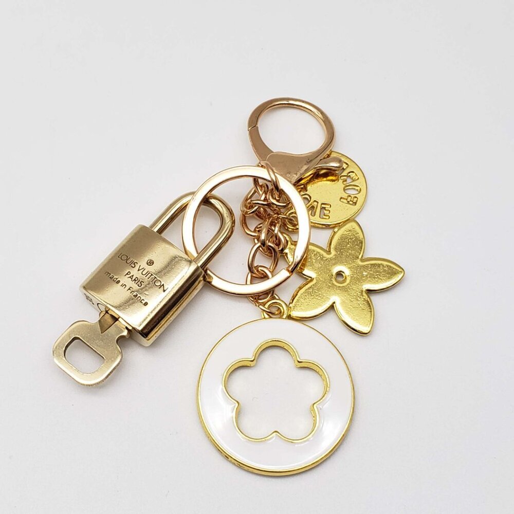 LV Gold Padlock Authentic 🔑 Luxury Bag Charm w/ Unbranded Flower Keychain - Picture 6 of 6